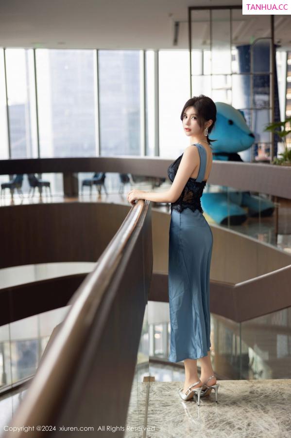 綺裡嘉 绮里嘉 [XiuRen]高清写真图 2024.10.18 No.9310 绮里嘉ula 丝袜美腿第8张图片